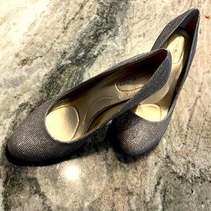 Sparkling heels! Everyone needs a little sparkle in their life!! 🤩